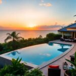 Villa privée luxueuse avec piscine à débordement au coucher du soleil.