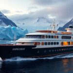 Crucero de lujo en medio de impresionantes fiordos y paisajes helados.