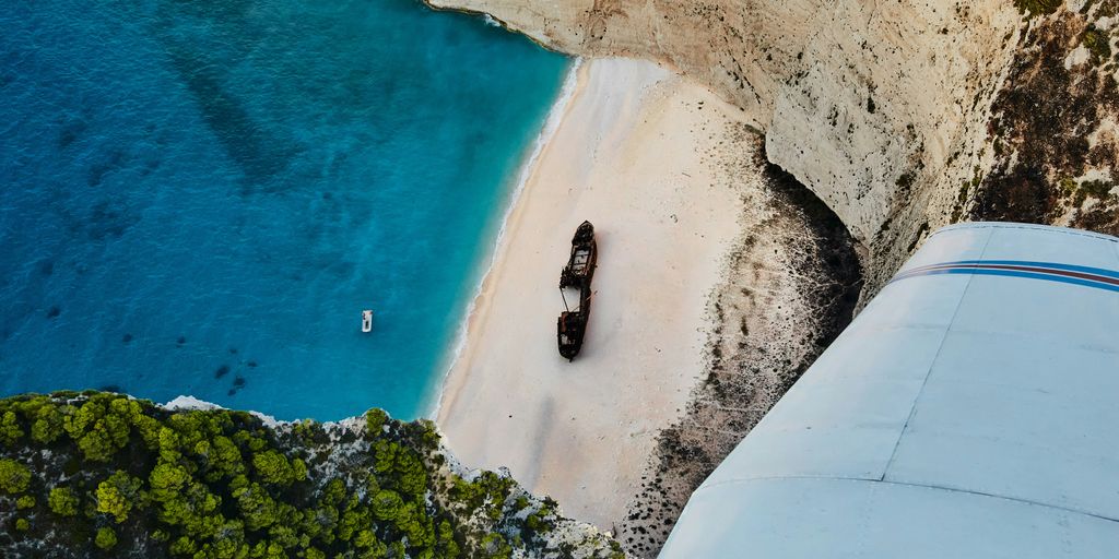 Read more about the article The Ultimate Island-Hopping Routes by Private Jet