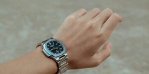 Read more about the article Horology in Motion: Luxury Experiences for High-End Watch Enthusiasts