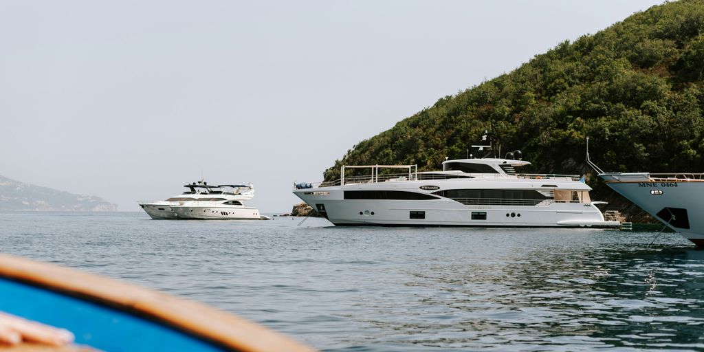 You are currently viewing Mega Yacht or Private Island: Which Ultimate Experience Fits You Best?