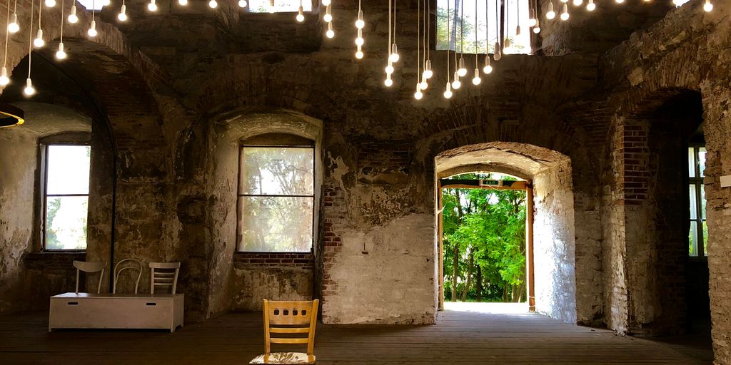 You are currently viewing Booking Private Castles for Writer and Artist Retreats