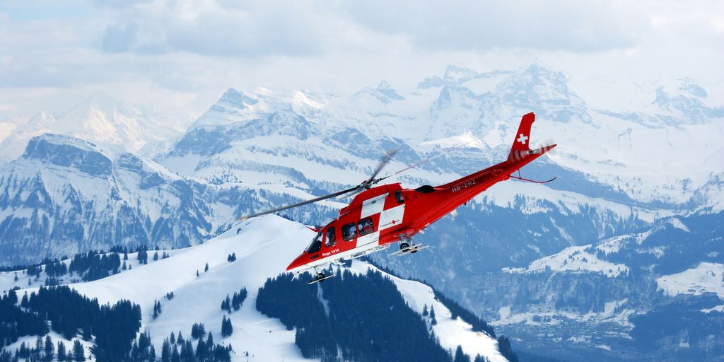 Read more about the article Exclusive-Use Ski Chalets with Heli-Access: How to Choose the Right Alpine Base