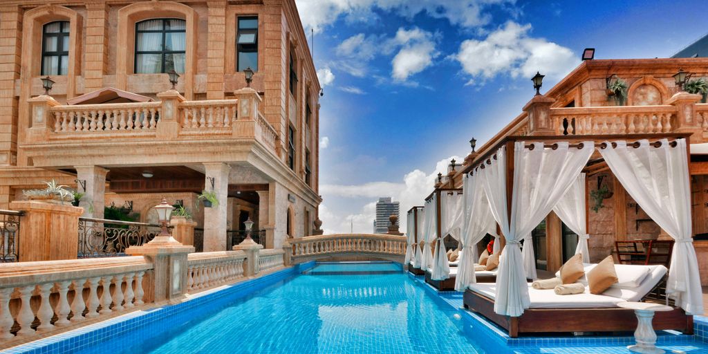 Read more about the article Discreet Travel Security for HNW Families: Villas
