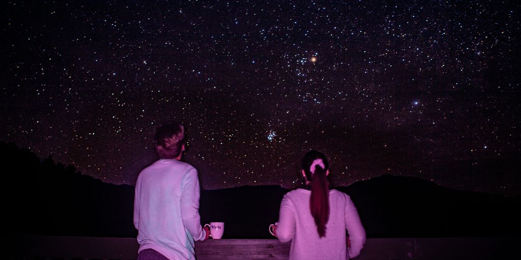 Read more about the article Private Aurora Lodges with On-Site Astronomers: Where to Book for Peak Season