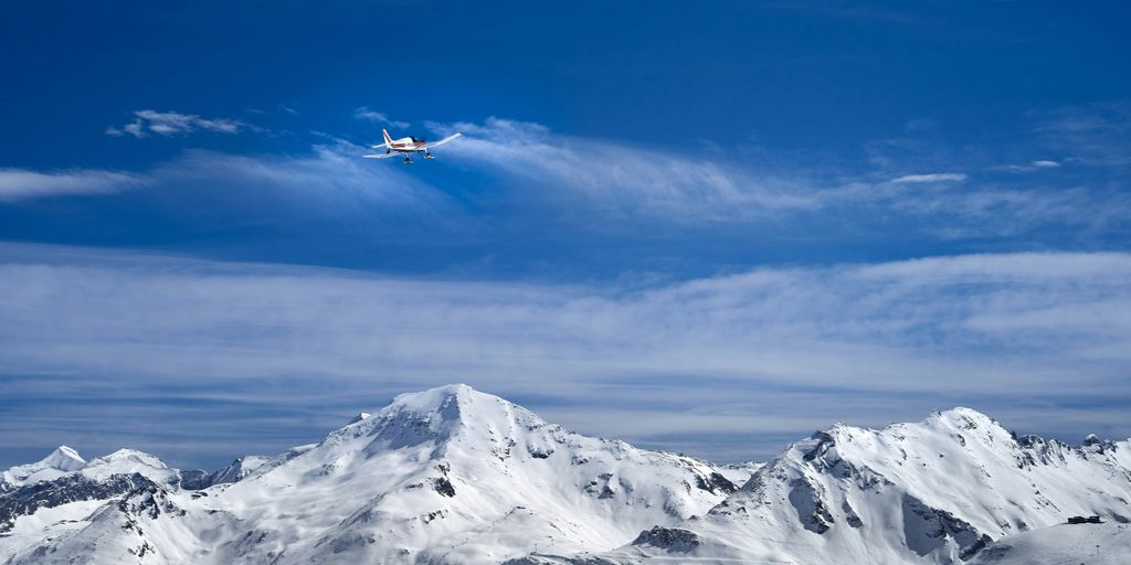 Read more about the article Snow-to-Sand in a Day: Private Jet Routes Linking Alps and Maldives