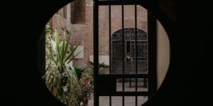 Read more about the article Marrakech Riad Buyouts: Courtyard Privacy