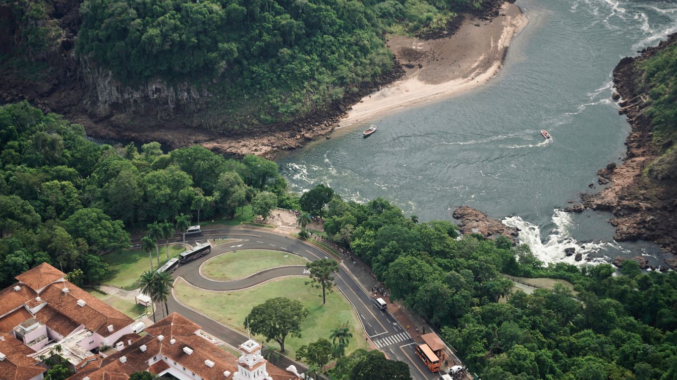 You are currently viewing Iguazu Falls Before Hours: Private Viewpoints and Helicopter Links