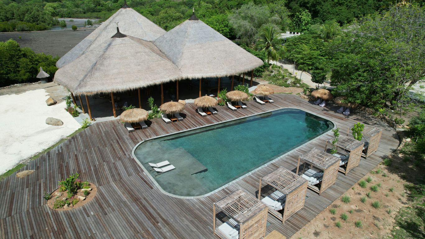 Read more about the article Multi-Gen Safari Plus Beach: Seamless Transfers to Your Indian Ocean Villa