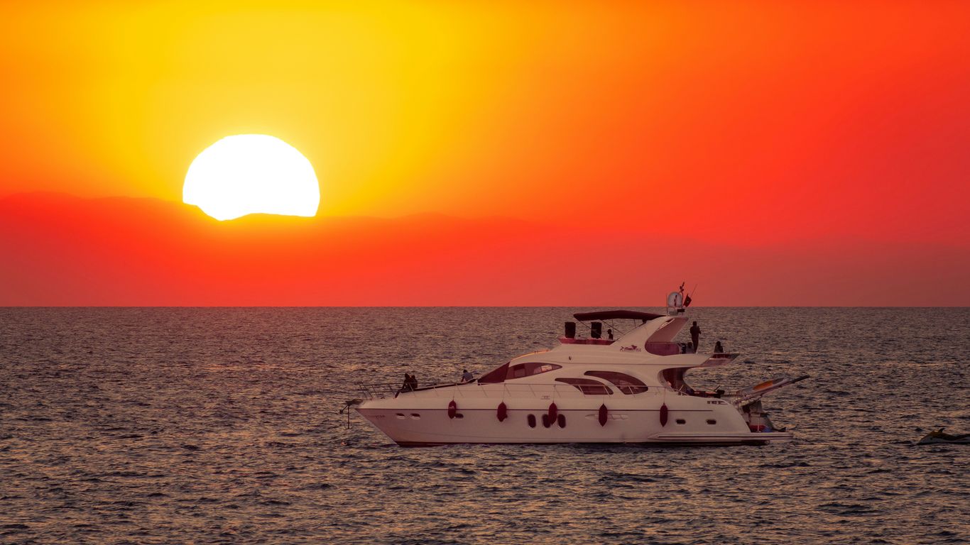 You are currently viewing Greek Cyclades Villas with Skippered RIBs and Sunsets
