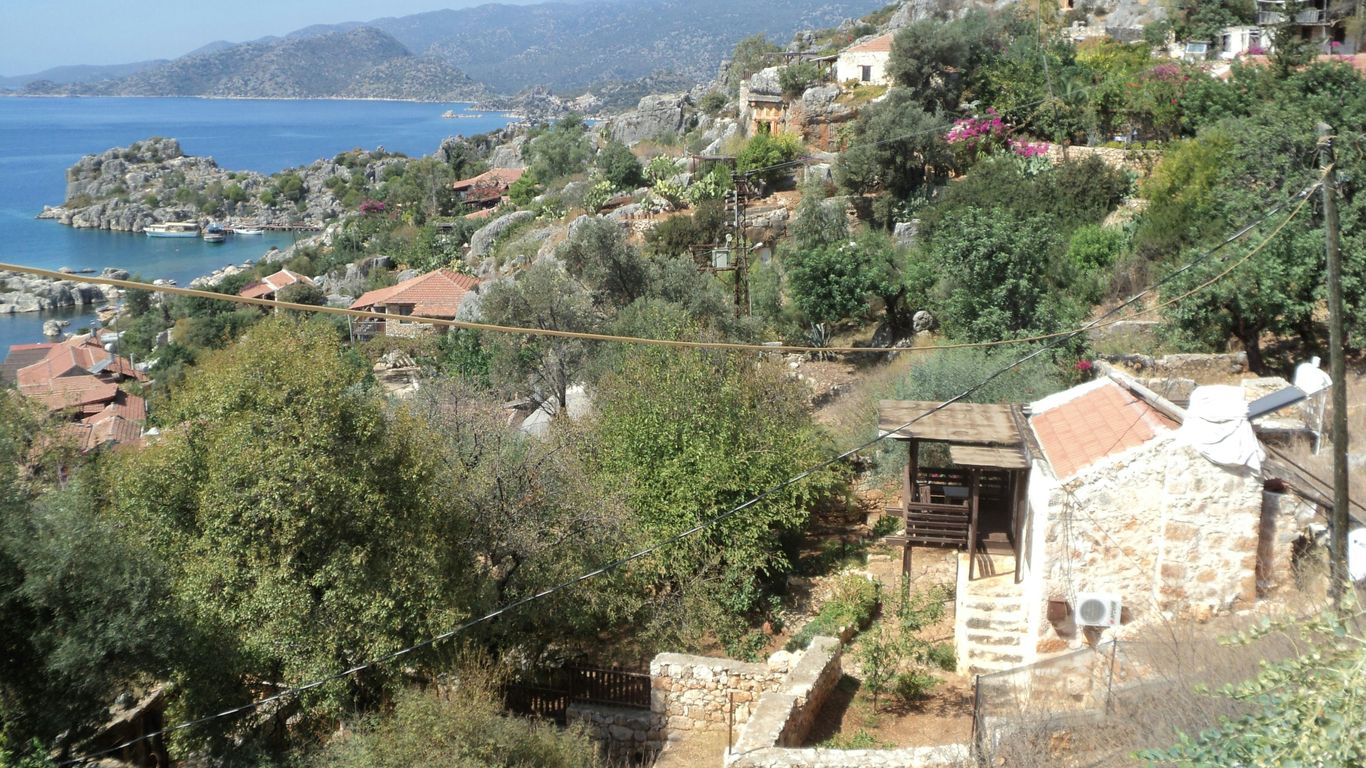 You are currently viewing Peloponnese Seafront Villas with Archaeologist-Led Access