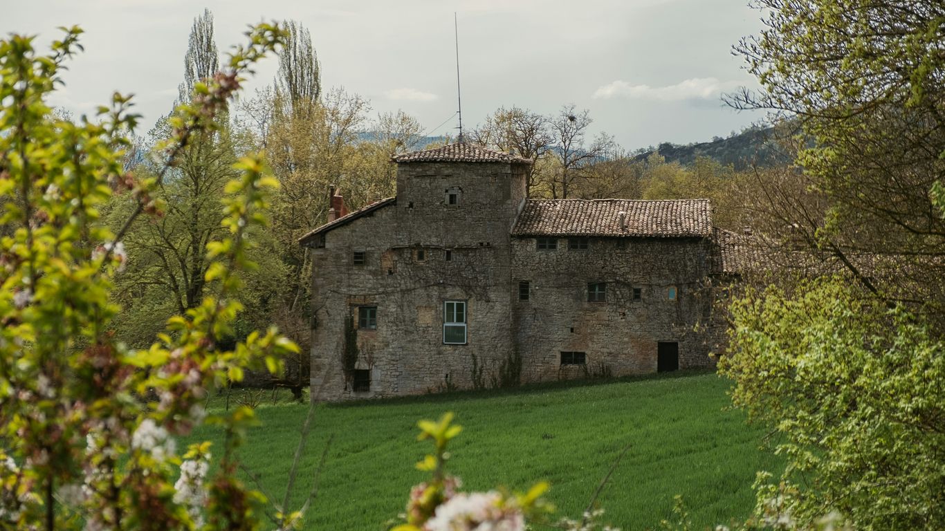 Read more about the article Tuscany Borgo Buyout with Truffle Hunts and Wine Cellars