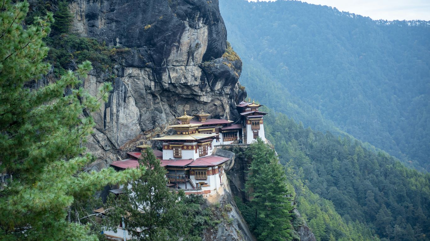 You are currently viewing Bhutan Luxury Lodges with Monastic Access and Forest Baths