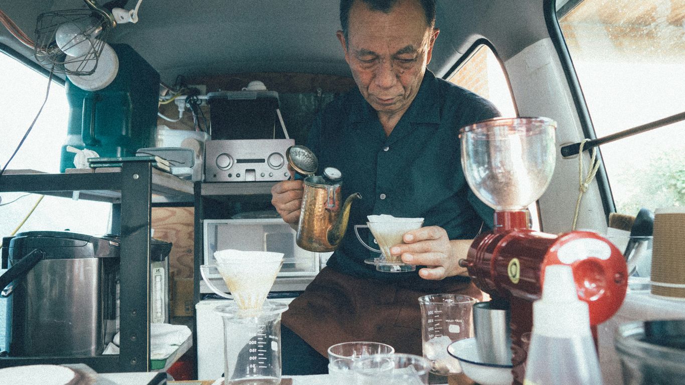 You are currently viewing Colombia Coffee Fincas with Helicopter Access and Chef