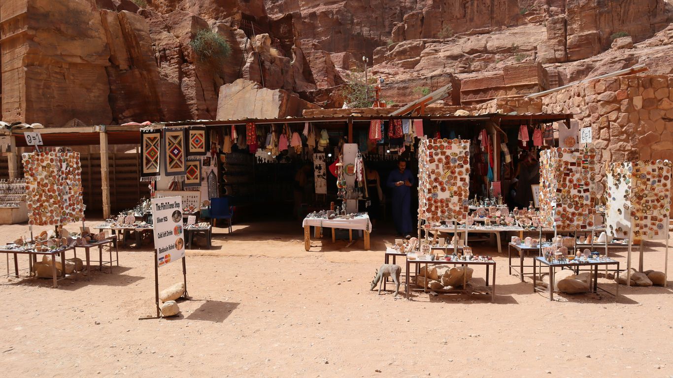 Read more about the article Jordan Desert Lodges with Petra After-Hours and Chef