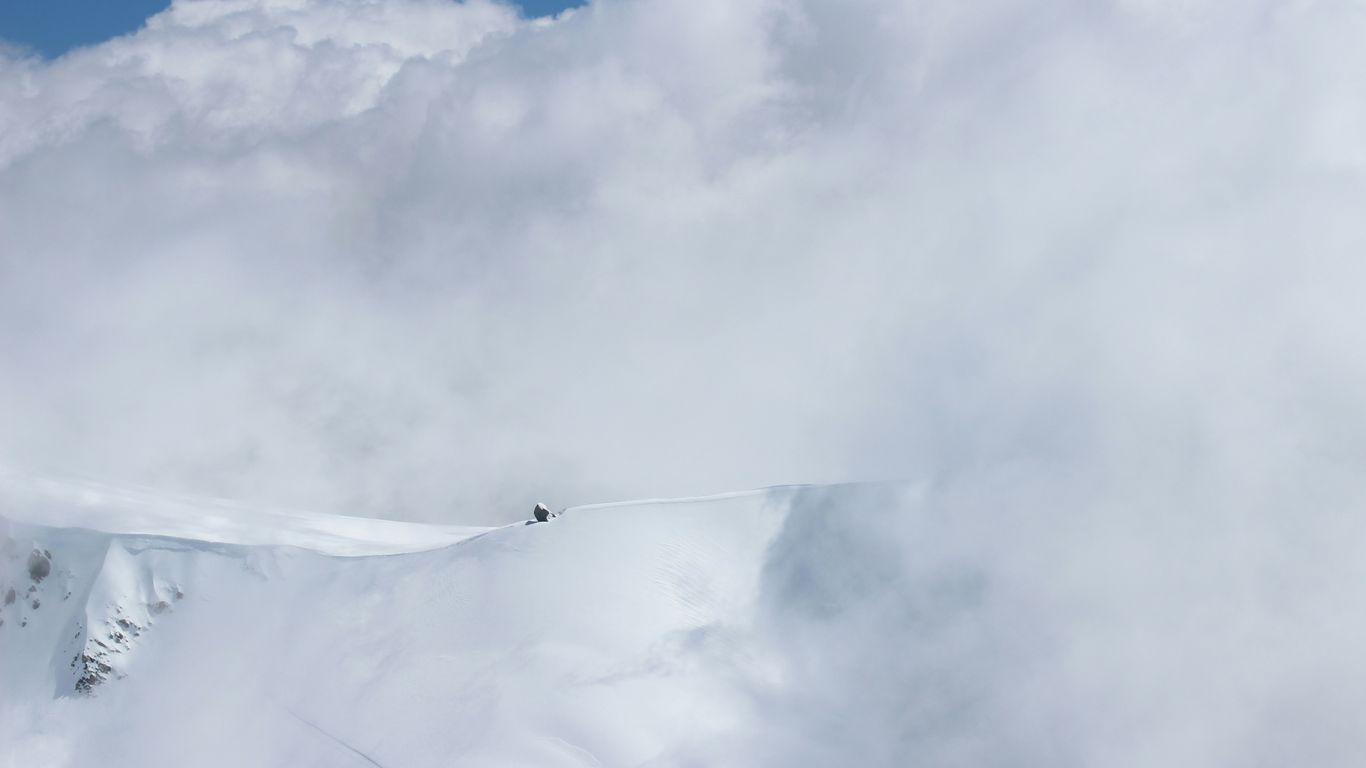 You are currently viewing Zermatt vs Verbier for Heli-Ski Access and Recovery