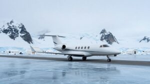 Read more about the article Antarctica Private Jet with Blue-Ice Runways and Camps