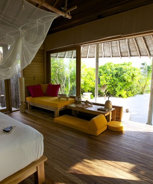 975x660_06_beach_villa_bedroom